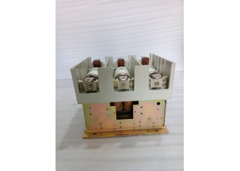 3TL6515-0AL2-Z SIEMENS 400AMP 12KV  VACUUM CONTACTOR 