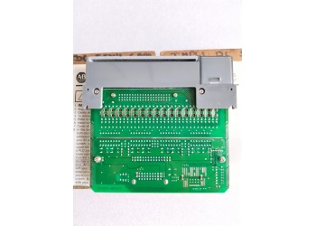 ALLEN-BRADLEY 1746-IB32 ALLEN-BRADLEY 1746IB32 SLC 500 DC-SINK INPUT MODULE