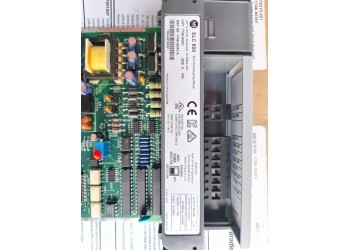 ALLEN-BRADLEY 1746-NO4V ALLEN-BRADLEY 1746NO4V SLC 500 SLC 4 POINT ANALOG OUTPUT MODULE