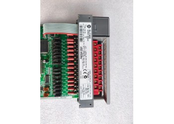 ALLEN-BRADLEY 1746-OA16 ALLEN-BRADLEY 1746OA16 SLC 500 TRIAC OUTPUT MODULE