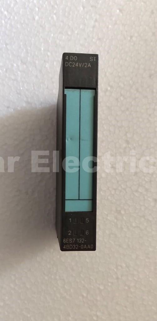SIEMENS 6ES7 132-4BD32-0AA0  SIMATIC S7 DIGITAL OUTPUT MODULE