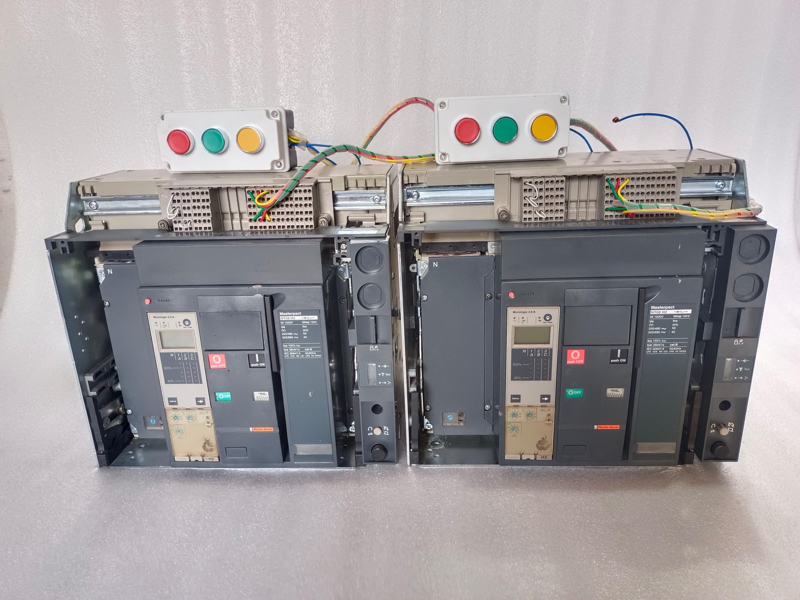 MASTERPACT NT08H2  SCHNEIDER NT08 H2  SCHNEIDER 800AMP 4POL AIR CIRCUIT BREAKER